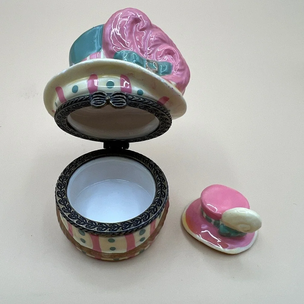 Vintage Ceramic Hinged Trinket Box Victorian Hat with Plume and Mini Hat Inside - Picture 3 of 5